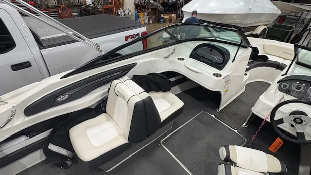 Slide: The Image of Sea Ray 205 SPORT 2012 - 5