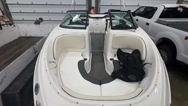 Slide: The Image of Sea Ray 205 SPORT 2012 - 1