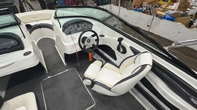 Slide: The Image of Sea Ray 205 SPORT 2012 - 4