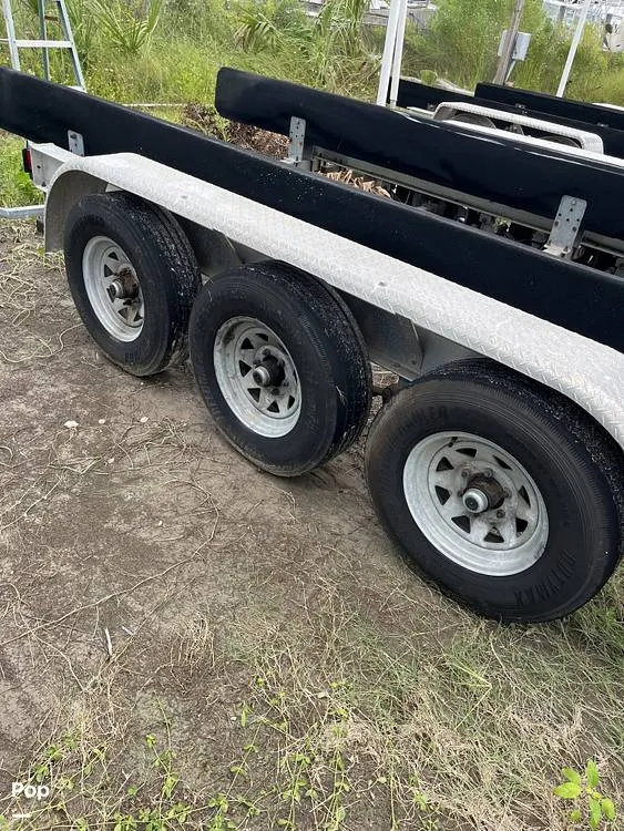 Slide: The Image of Mako 295 FD Cabin 1994 - 15899317