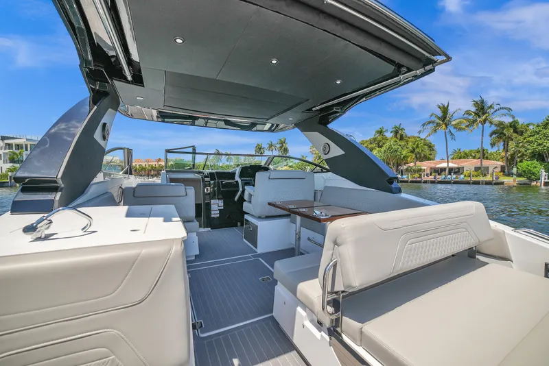 Slide: The Image of Cruisers 34 GLS Outboard 2025 - 13