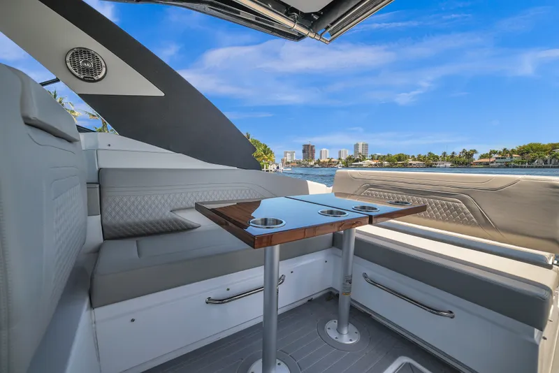 Slide: The Image of Cruisers 34 GLS Outboard 2025 - 19