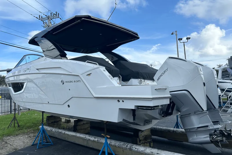 Slide: The Image of Cruisers 34 GLS Outboard 2025 - 2