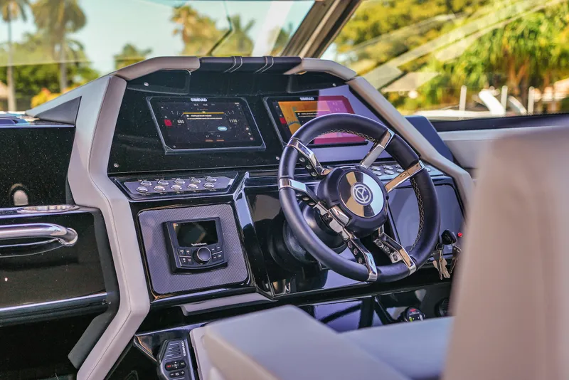 Slide: The Image of Cruisers 34 GLS Outboard 2025 - 24