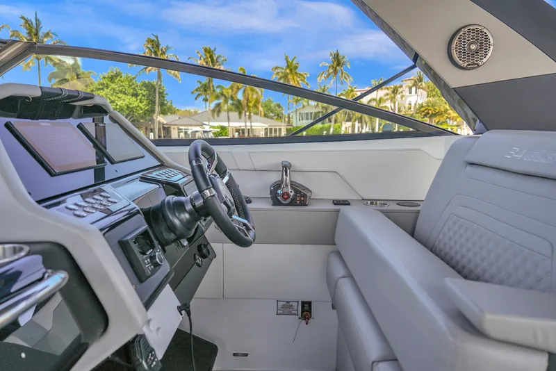 Slide: The Image of Cruisers 34 GLS Outboard 2025 - 25