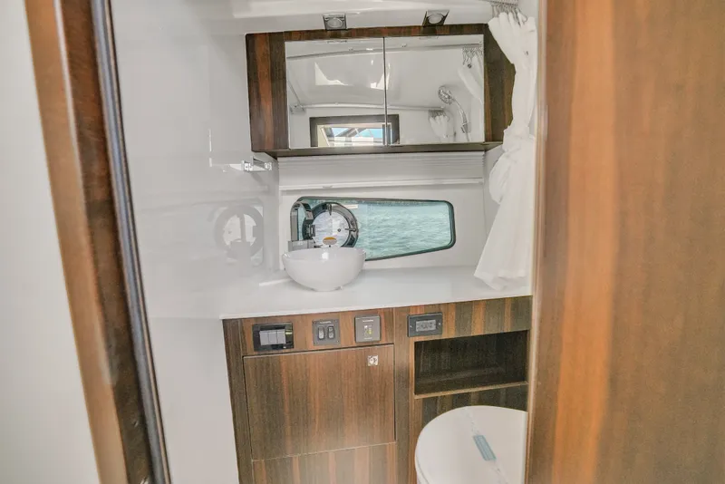 Slide: The Image of Cruisers 34 GLS Outboard 2025 - 38