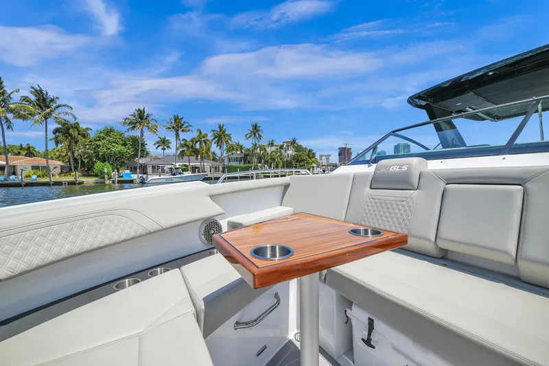 Slide: The Image of Cruisers 34 GLS Outboard 2025 - 41