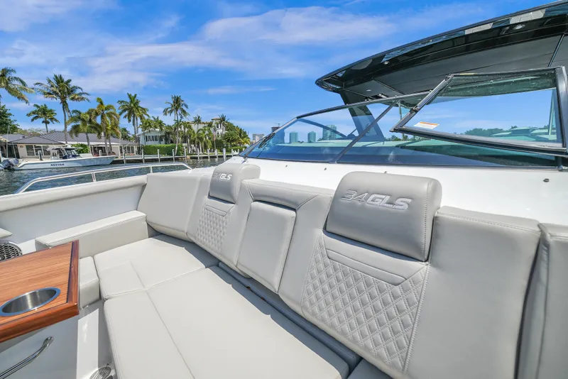 Slide: The Image of Cruisers 34 GLS Outboard 2025 - 42