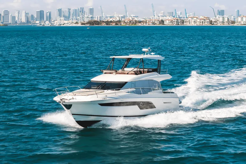 Slide: The Image of Prestige 520 FLYBRIDGE 2020 - 12