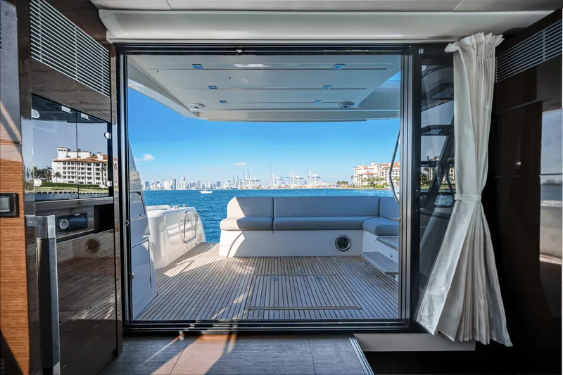 Slide: The Image of Prestige 520 FLYBRIDGE 2020 - 22