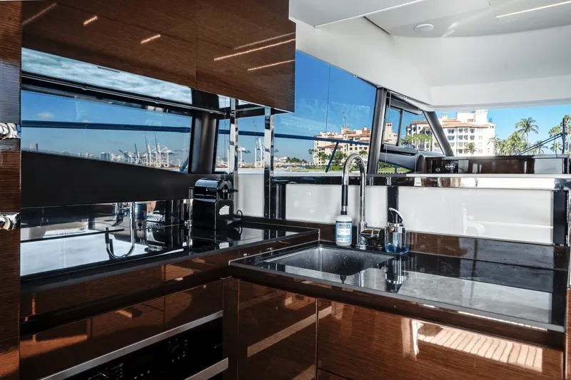 Slide: The Image of Prestige 520 FLYBRIDGE 2020 - 26