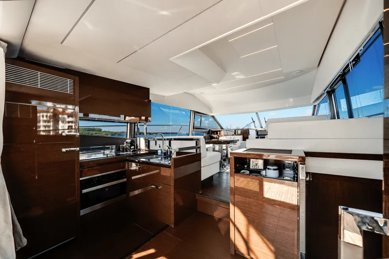 Slide: The Image of Prestige 520 FLYBRIDGE 2020 - 28