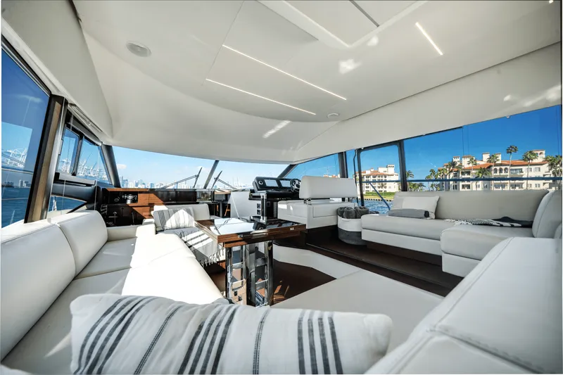 Slide: The Image of Prestige 520 FLYBRIDGE 2020 - 33