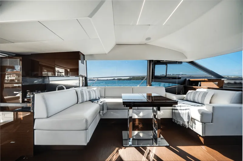 Slide: The Image of Prestige 520 FLYBRIDGE 2020 - 34