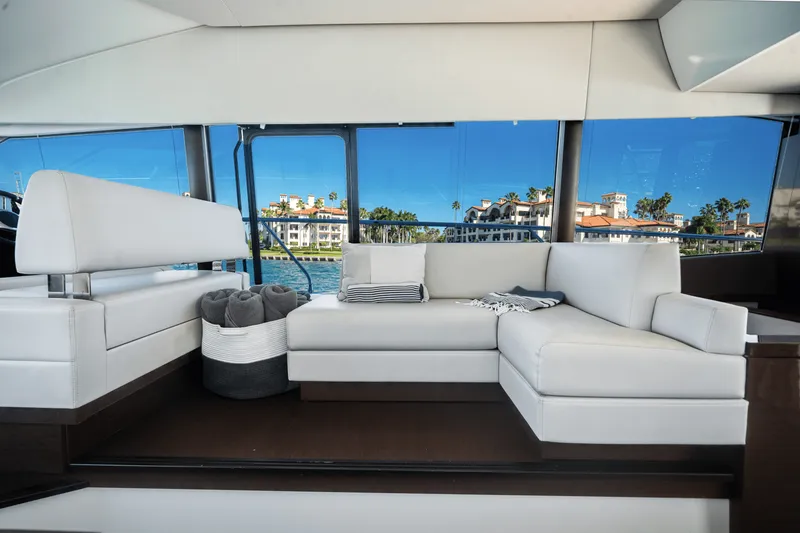 Slide: The Image of Prestige 520 FLYBRIDGE 2020 - 36