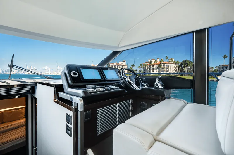 Slide: The Image of Prestige 520 FLYBRIDGE 2020 - 39