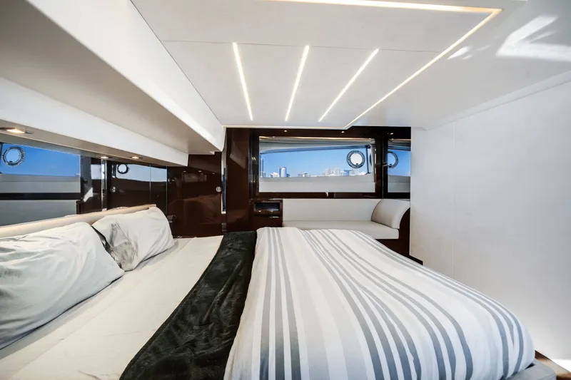 Slide: The Image of Prestige 520 FLYBRIDGE 2020 - 43