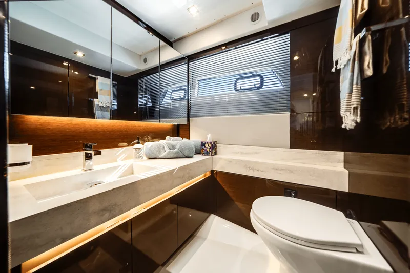 Slide: The Image of Prestige 520 FLYBRIDGE 2020 - 45