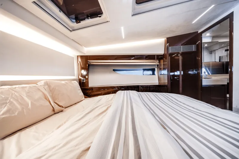 Slide: The Image of Prestige 520 FLYBRIDGE 2020 - 48