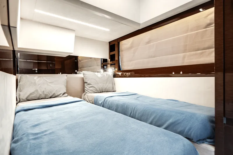 Slide: The Image of Prestige 520 FLYBRIDGE 2020 - 49