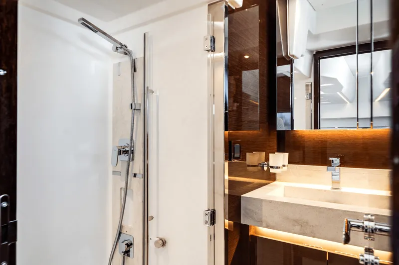 Slide: The Image of Prestige 520 FLYBRIDGE 2020 - 50