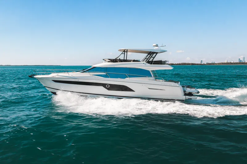 Slide: The Image of Prestige 520 FLYBRIDGE 2020 - 6