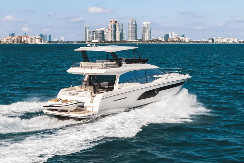Slide: The Image of Prestige 520 FLYBRIDGE 2020 - 7