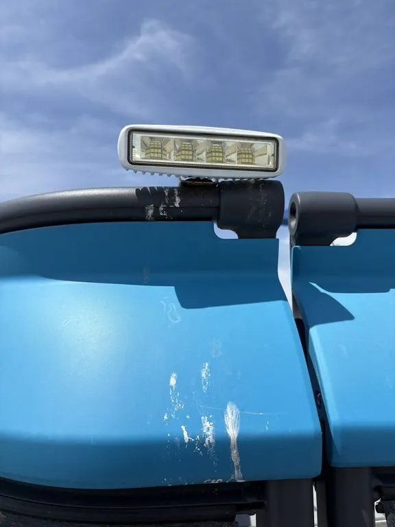 Slide: The Image of Sea-Doo Switch® 19-170 hp 2023 - 6