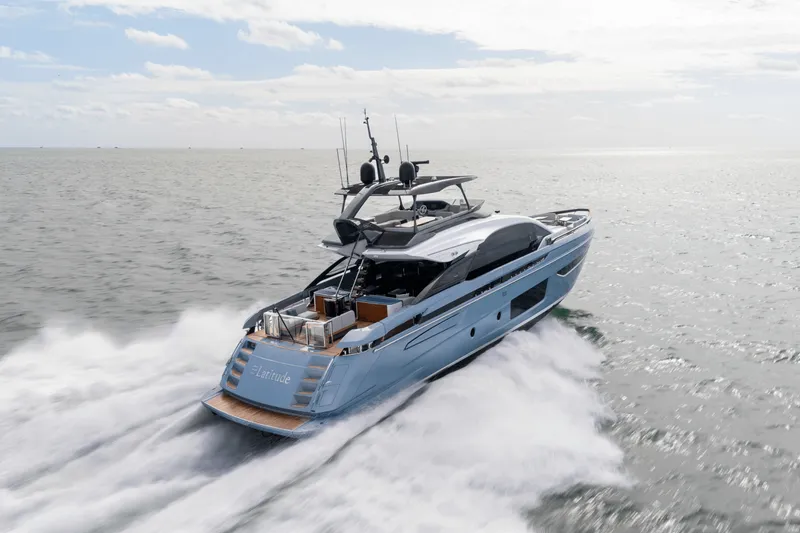 Slide: The Image of Azimut S10 2022 - 15