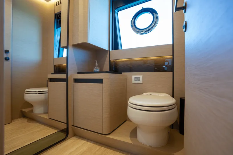 Slide: The Image of Azimut S10 2022 - 19