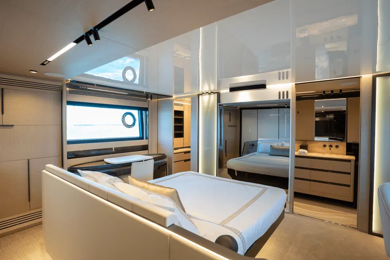 Slide: The Image of Azimut S10 2022 - 20