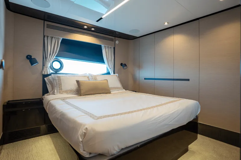 Slide: The Image of Azimut S10 2022 - 21