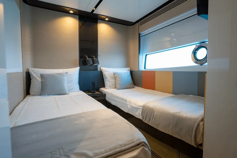 Slide: The Image of Azimut S10 2022 - 22