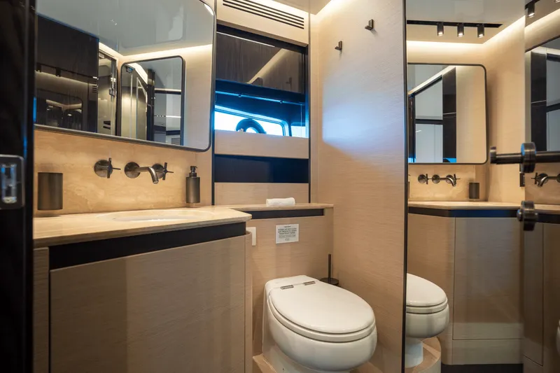 Slide: The Image of Azimut S10 2022 - 25