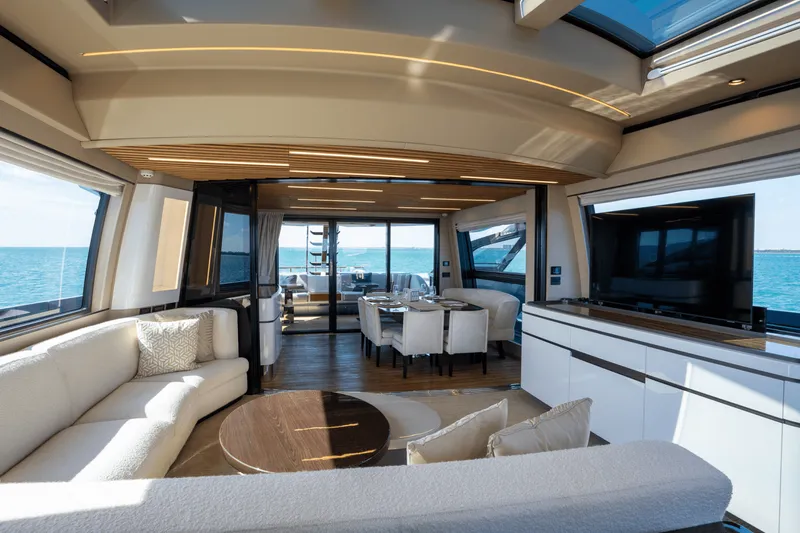 Slide: The Image of Azimut S10 2022 - 28