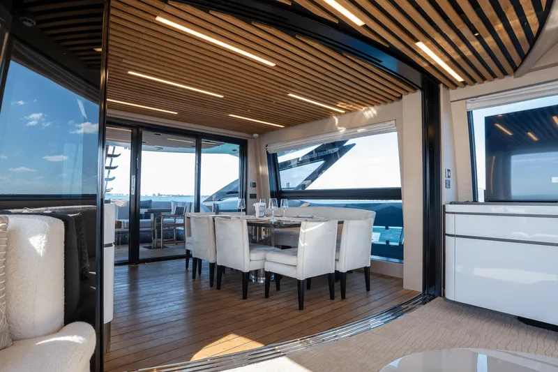 Slide: The Image of Azimut S10 2022 - 37