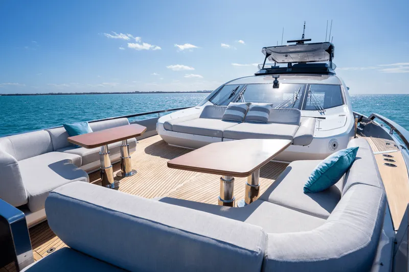 Slide: The Image of Azimut S10 2022 - 42