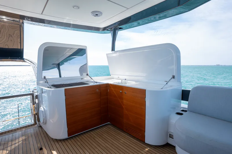 Slide: The Image of Azimut S10 2022 - 52