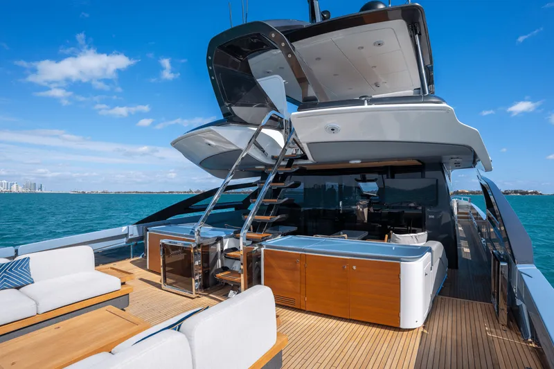 Slide: The Image of Azimut S10 2022 - 57