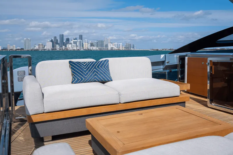 Slide: The Image of Azimut S10 2022 - 58