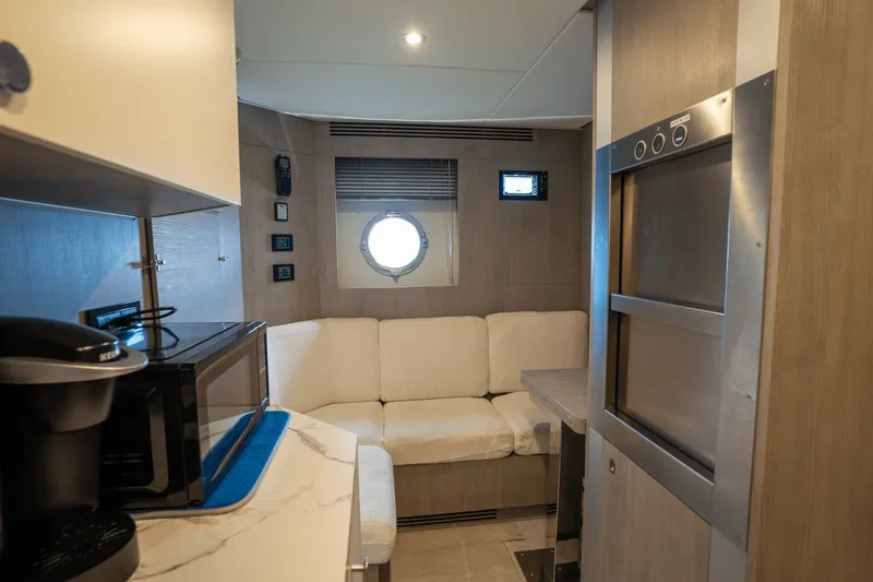 Slide: The Image of Azimut S10 2022 - 60