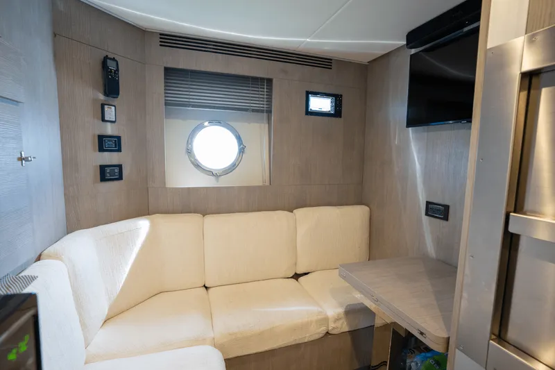 Slide: The Image of Azimut S10 2022 - 61