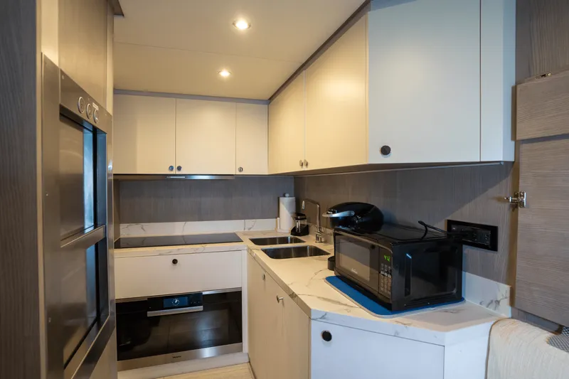 Slide: The Image of Azimut S10 2022 - 62