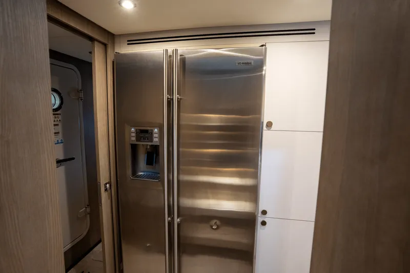 Slide: The Image of Azimut S10 2022 - 63