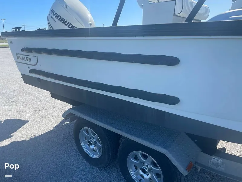 Slide: The Image of Boston Whaler 21 Outrage (Justice Edition) 1999 - 11654572