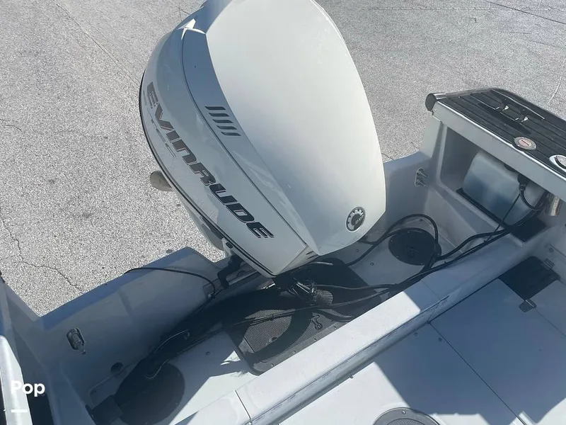 Slide: The Image of Boston Whaler 21 Outrage (Justice Edition) 1999 - 11654582