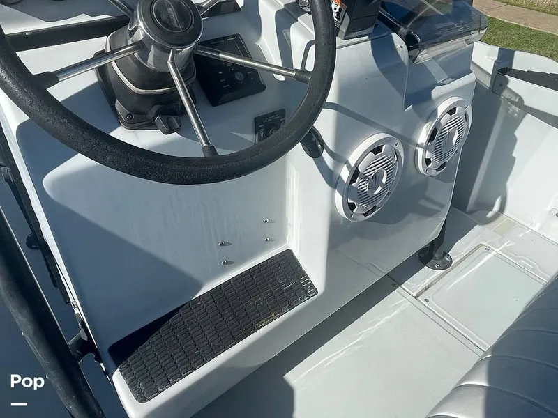 Slide: The Image of Boston Whaler 21 Outrage (Justice Edition) 1999 - 11654603