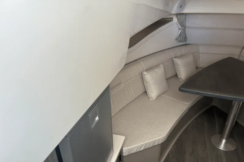 Slide: The Image of Sea Ray 320 DA OB 2023 - 24