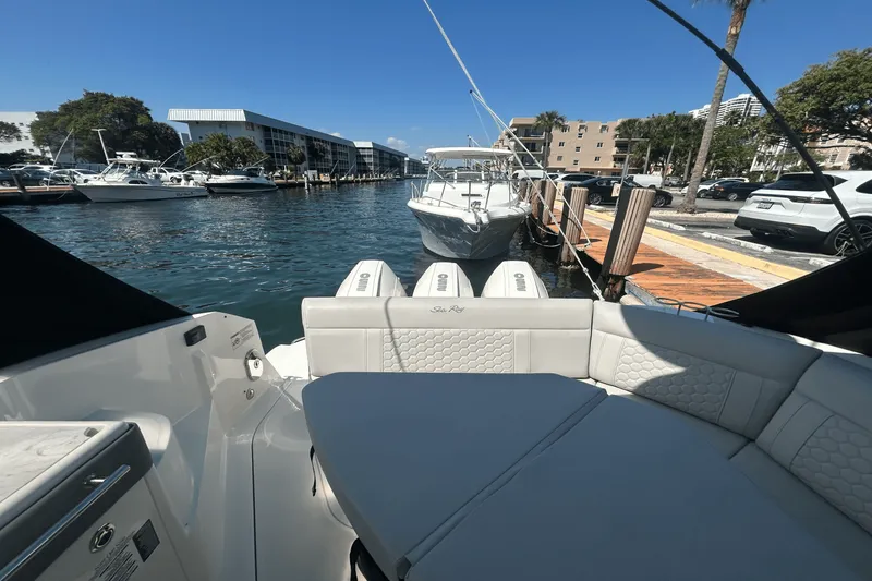 Slide: The Image of Sea Ray 320 DA OB 2023 - 45