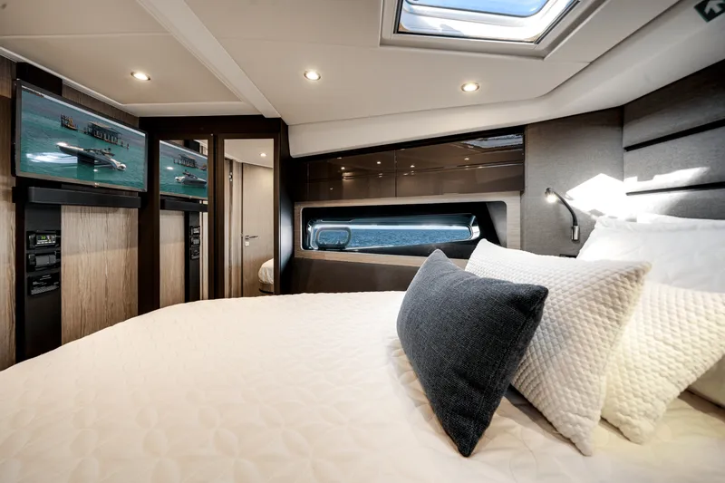 Slide: The Image of Azimut Atlantis 45 2024 - 10